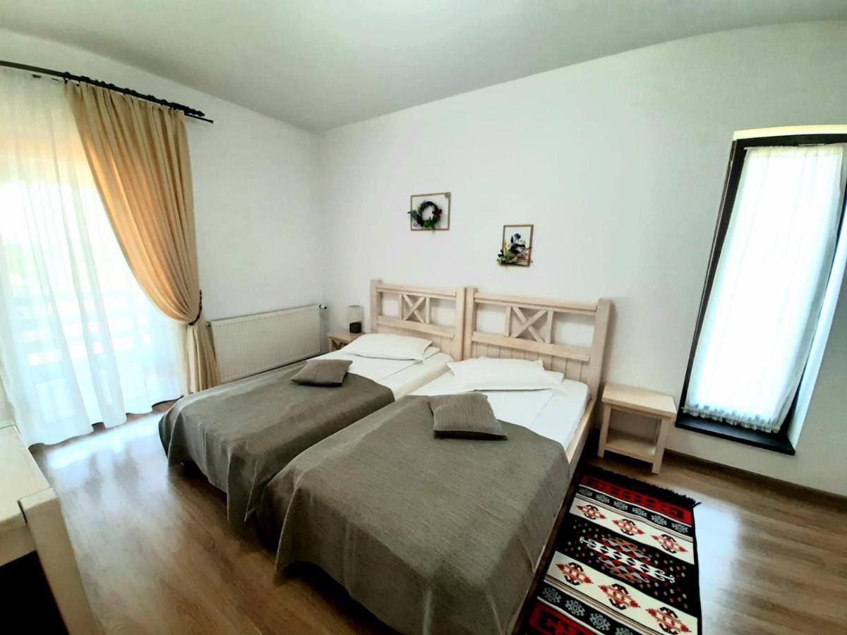 Dor De Casa Hotel Doljesti ภายนอก รูปภาพ