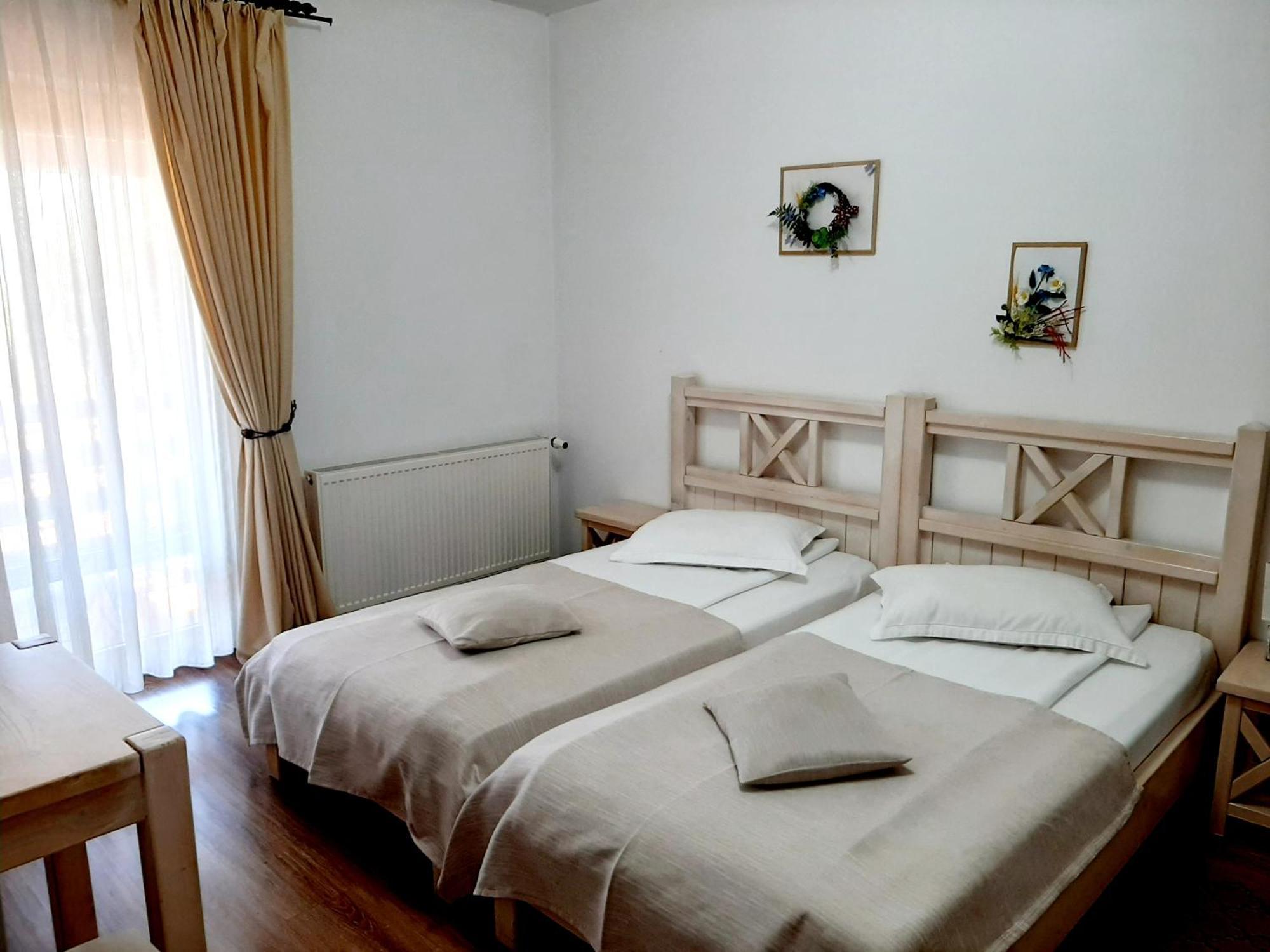 Dor De Casa Hotel Doljesti ภายนอก รูปภาพ