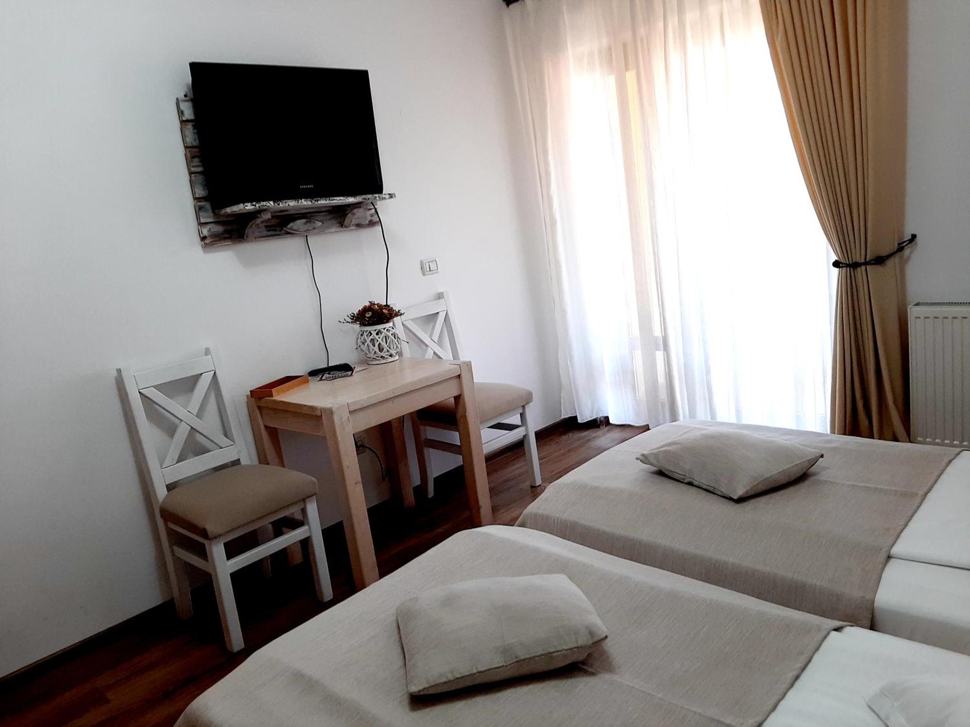 Dor De Casa Hotel Doljesti ภายนอก รูปภาพ
