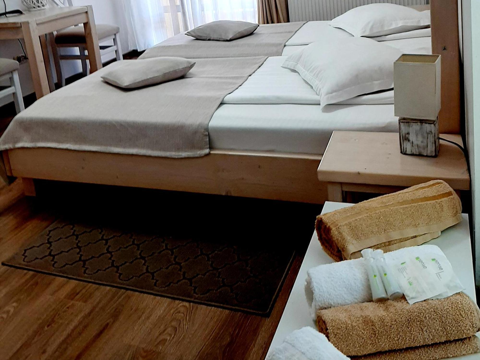 Dor De Casa Hotel Doljesti ภายนอก รูปภาพ