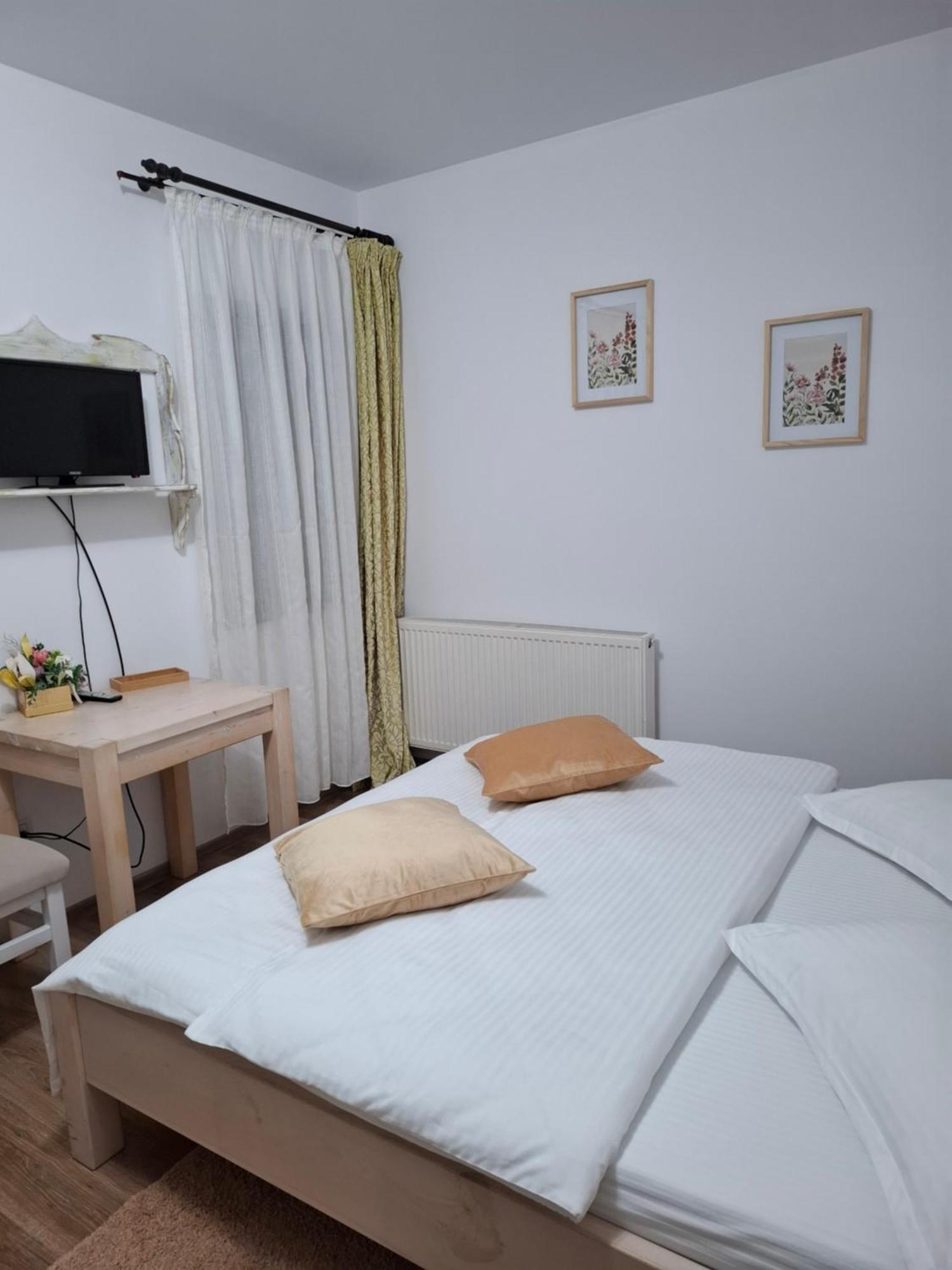 Dor De Casa Hotel Doljesti ภายนอก รูปภาพ