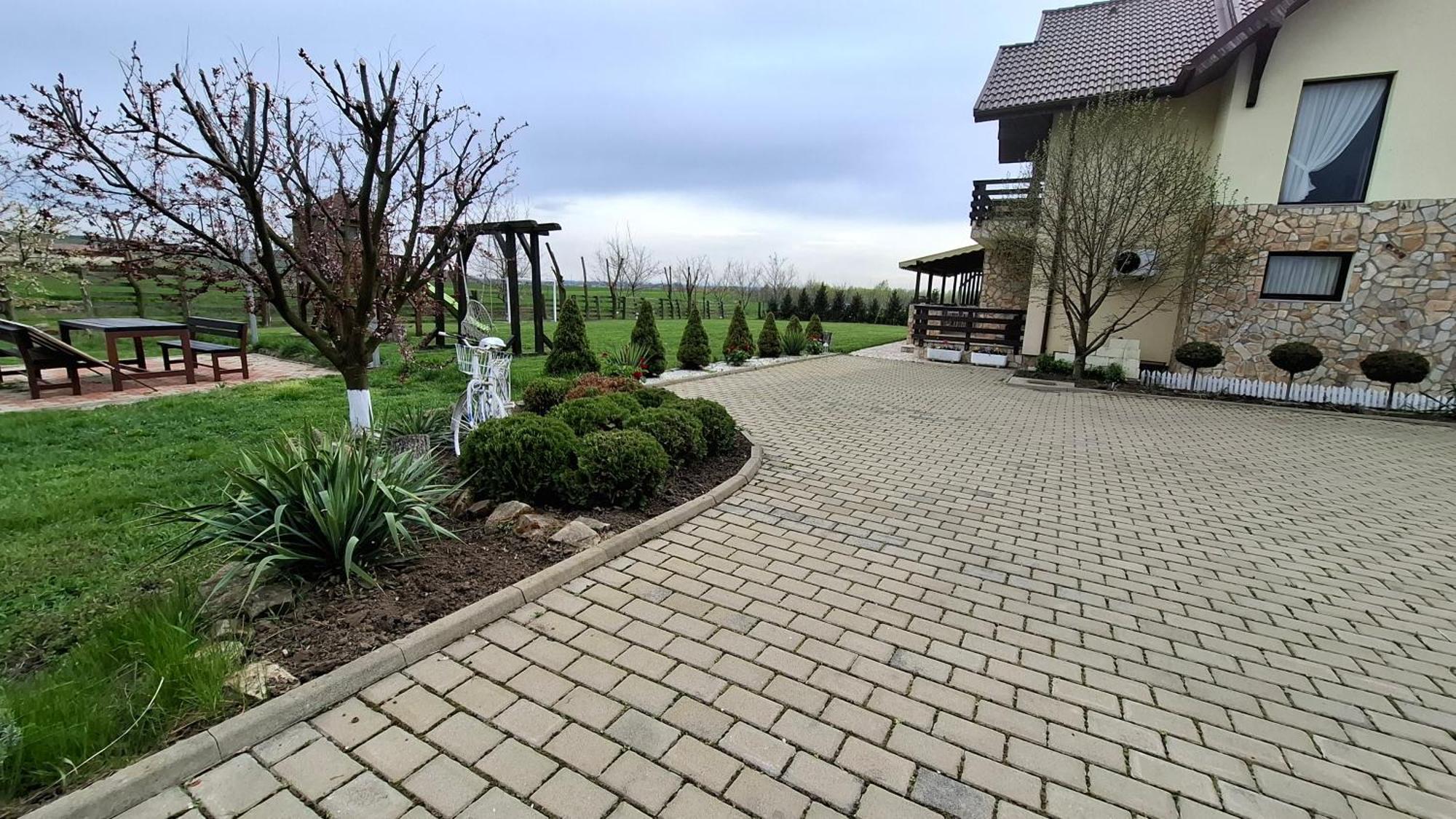 Dor De Casa Hotel Doljesti ภายนอก รูปภาพ